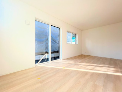 【洋室】 | ◆◇横浜市緑区三保町　新築戸建　1号棟◇◆ | ◆清潔感のある白を基調とした落ち着ける空間。小窓をもうけていますので、こもりやすい空気の入れ替えも簡単に行えますね！