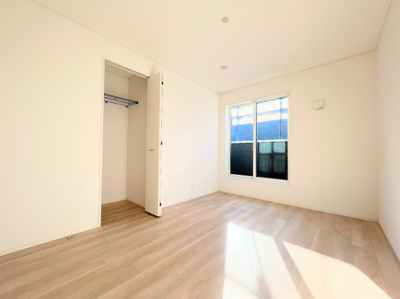 【洋室】 | ◆◇横浜市緑区三保町　新築戸建　1号棟◇◆ | ◆暮らし心地を大きく左右する収納を、適材適所に配置し使い勝手を考慮しました。空間を余すところなく有効利用した収納は生活空間をより上質なものにしてくれるでしょう。

