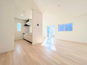 【キッチン】 | ◆◇横浜市緑区三保町　新築戸建　1号棟◇◆ | ◆家族で食卓を囲むダイニングスペースと、ソファでゆったりくつろぐリビングスペースがしっかり区切られているので家具の配置や用途を使いわけしやすいです。