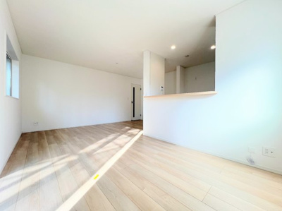 【キッチン】 | ◆◇横浜市緑区三保町　新築戸建　1号棟◇◆ | ◆ご家族の会話がはずむ、開放的なＬＤＫです。休日はお陽さまの光をたっぷりととりこめるぽかぽかリビングで過ごしませんか？