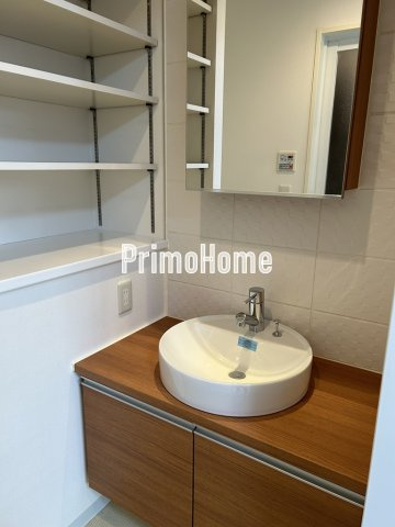 ｺﾝﾌｫﾘｱ新川の洗面所