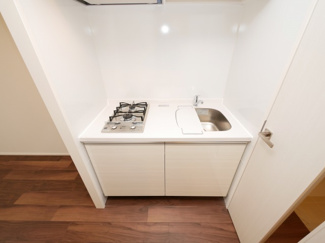 【キッチン】 | TLRレジデンス本町WEST | コンパクトなキッチンで掃除もラクラク