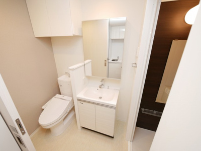 【洗面所】 | TLRレジデンス本町WEST | 忙しい朝には欠かせない洗面所です