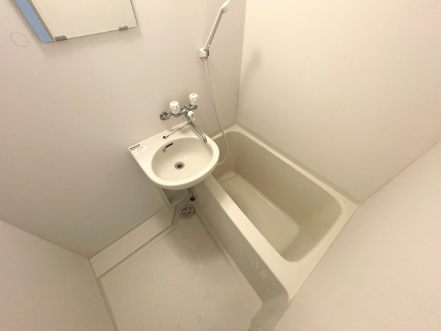 シンプルで清潔感のある浴室です！