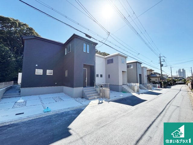 29日(土)30日(日)現地ご見学可能！　枚方市楠葉野田　全4邸枚方市楠葉野田　第3期　新築一戸建ての前面道路含む現地写真|周辺は閑静な住宅街！前面道路広々で車の出し入れも便利です。駐車が苦手な方でも安心して車庫入れできます！