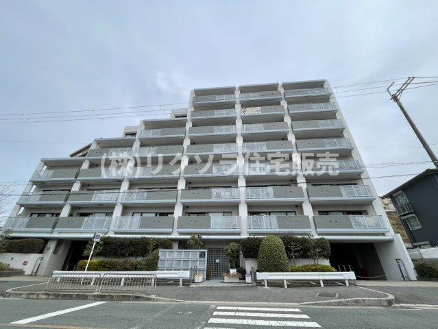 プラネ枚方公園の外観|新しい生活にいかがでしょうか？外観はお住まいの顔になります。こだわりたいポイントですね。水回りリフォームやリノベーションも承ってます。
■現地見学・資金計画相談・住宅ローン相談もお問合せ受付中■