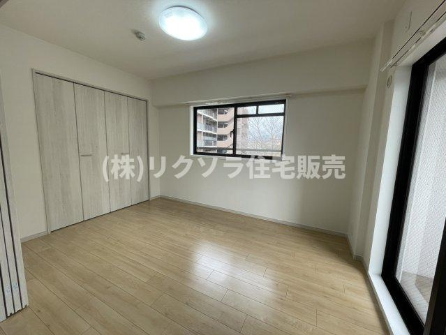 プラネ枚方公園の子供部屋|洋室6.0帖
■物件内覧・資金計画相談・住宅ローン相談、リフォーム相談、お問合せ受付中■
※当日・翌日のご内覧、ご相談はお電話でのお問合せがスムーズです！
