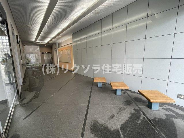 プラネ枚方公園のエントランス|■物件内覧・資金計画相談・住宅ローン相談、リフォーム相談、お問合せ受付中■
※当日・翌日のご内覧、ご相談はお電話でのお問合せがスムーズです！