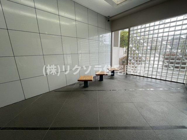 プラネ枚方公園のロビー|■物件内覧・資金計画相談・住宅ローン相談、リフォーム相談、お問合せ受付中■
※当日・翌日のご内覧、ご相談はお電話でのお問合せがスムーズです！