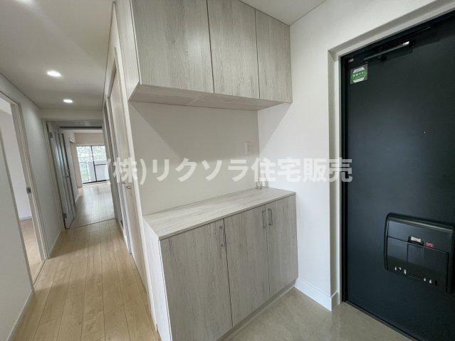 プラネ枚方公園の居間・リビング|LDK13.6帖　対面キッチン
■物件内覧・資金計画相談・住宅ローン相談、リフォーム相談、お問合せ受付中■
※当日・翌日のご内覧、ご相談はお電話でのお問合せがスムーズです！