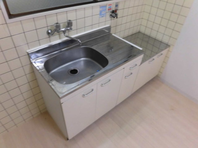 【キッチン】 | サンライフ菅原 | 下に収納スペースの付いたキッチンです