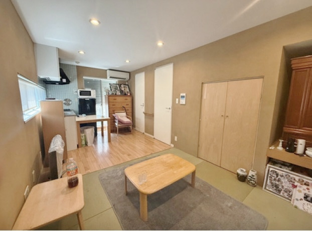 練馬区桜台6丁目の寝室|1階9.0帖居室
ミニキッチン付で2世帯住宅や事務所としてもお使いいただけます
