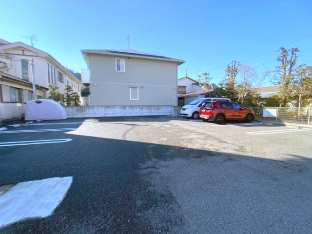 ベルフローラル　アレィの駐車場