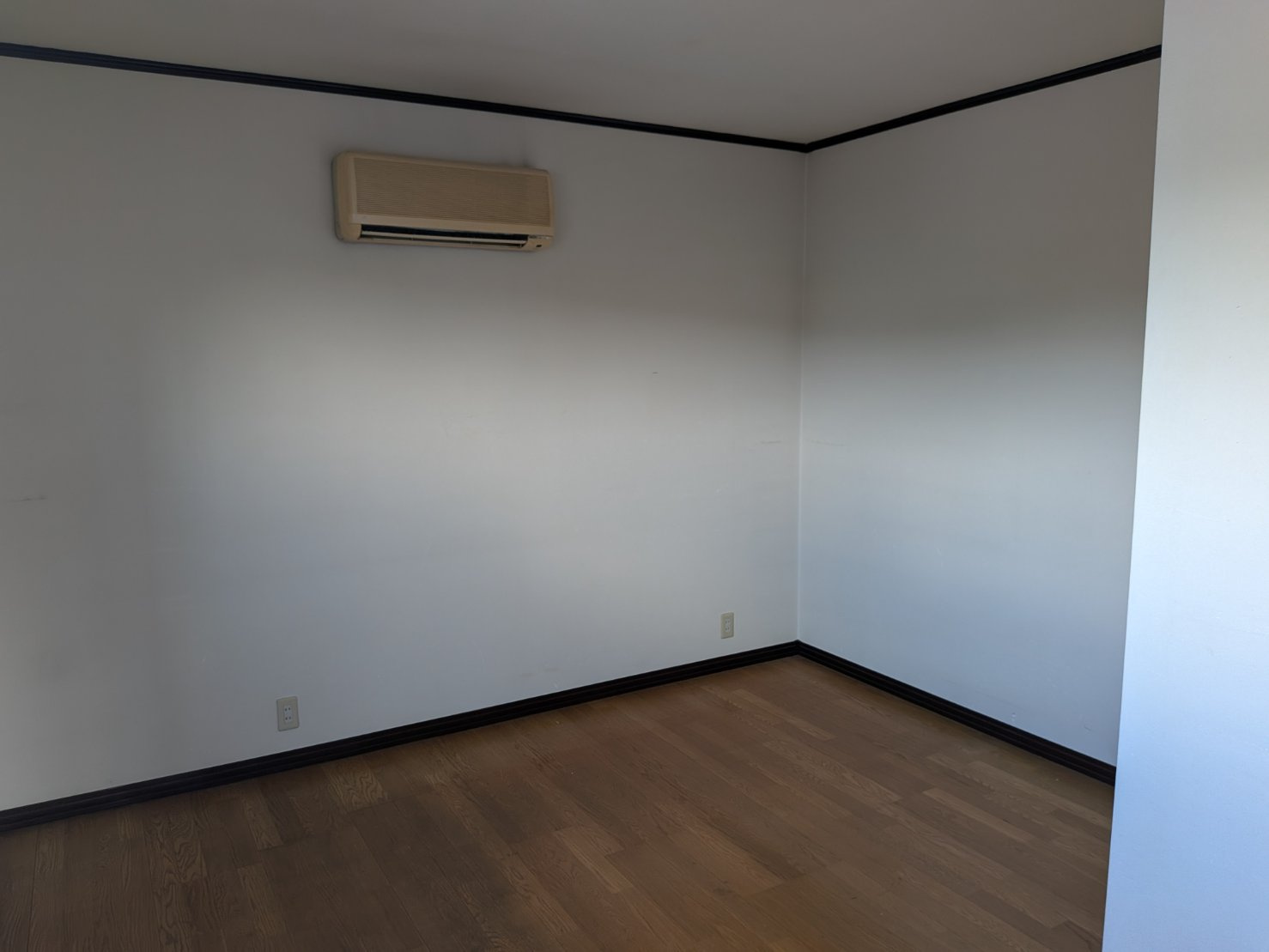 店舗・住宅　3階建ての洋室