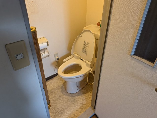 店舗・住宅　3階建てのトイレ