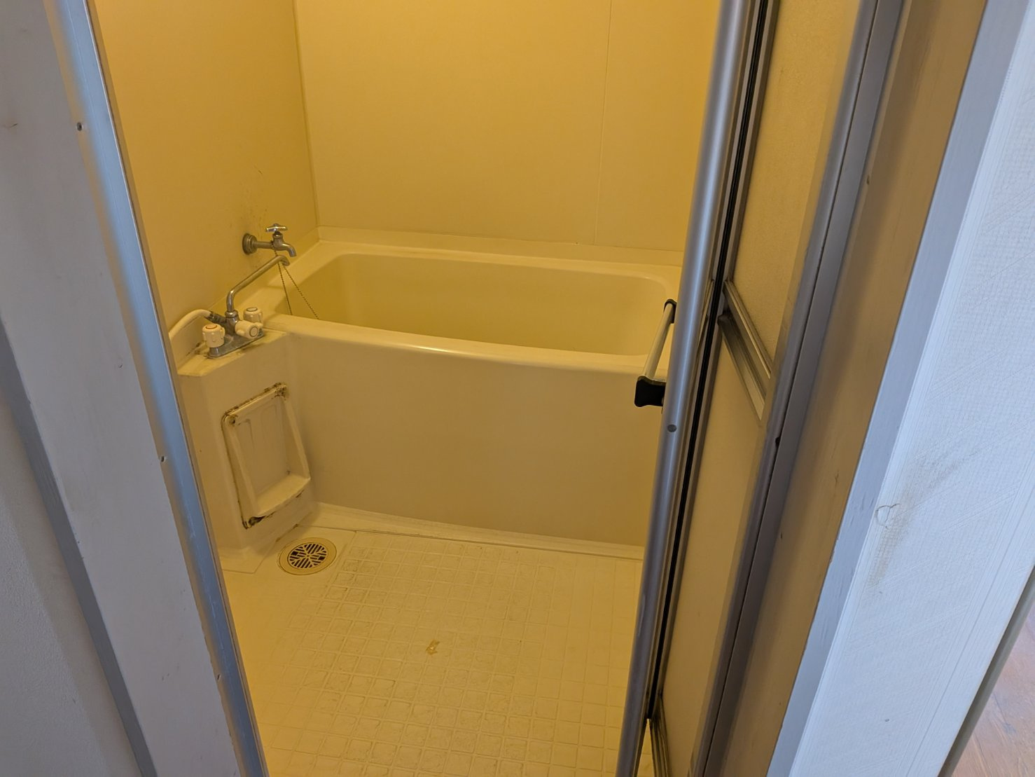 店舗・住宅　3階建ての浴室