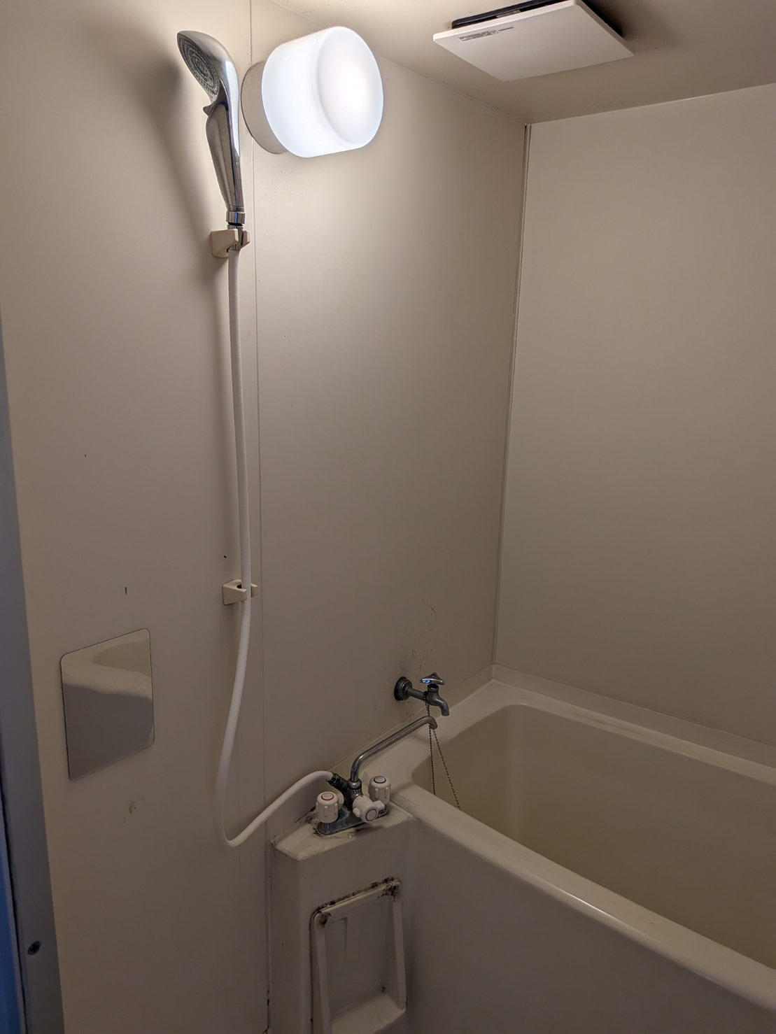 店舗・住宅　3階建ての浴室