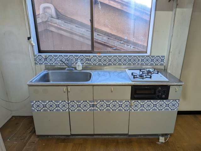 店舗・住宅　3階建てのキッチン