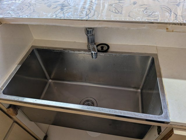 店舗・住宅　3階建てのキッチン