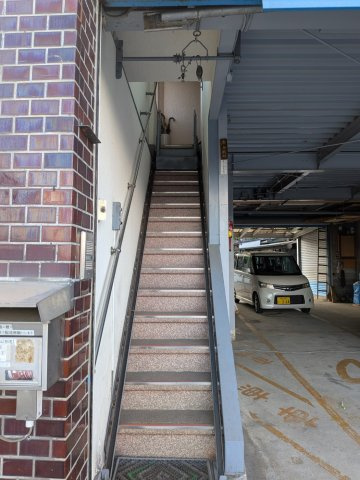 店舗・住宅　3階建てのバルコニー