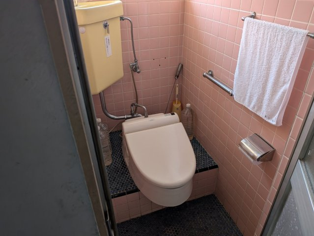 店舗・住宅　3階建てのトイレ