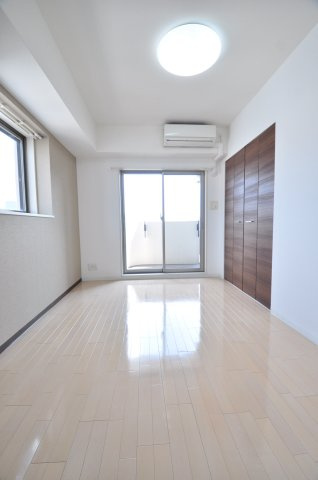 大阪市都島区中野町２丁目の賃貸マンションの居間・リビング