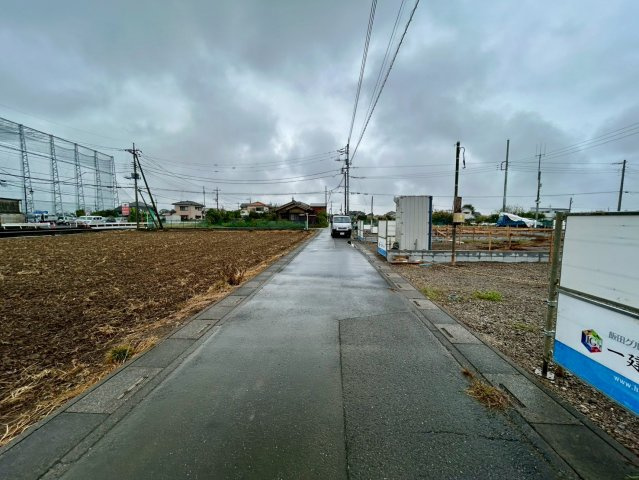 西区宝来　新築戸建　リーブルガーデン05の前面道路含む現地写真
