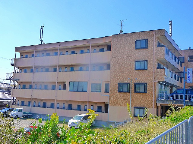 ロイヤルクリヨンの外観