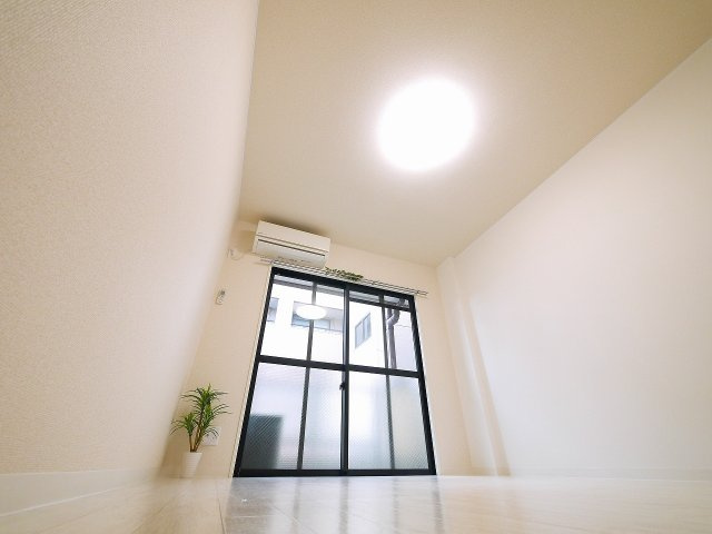 ロイヤルクリヨンの居間・リビング