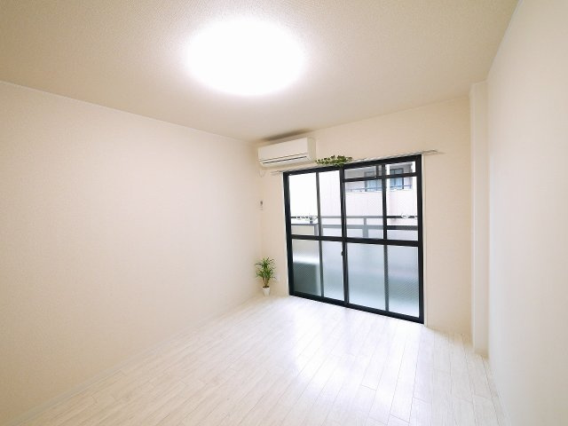 ロイヤルクリヨンの居間・リビング