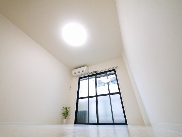 ロイヤルクリヨンの居間・リビング