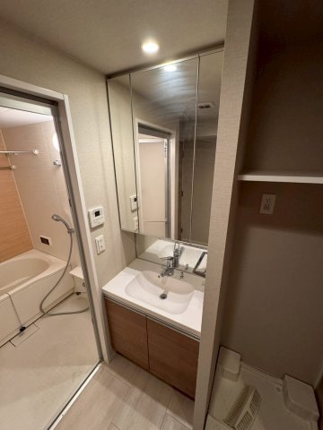 アーバネックス本町の洗面所|ゆったりとスペースのある洗面所