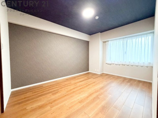 子供部屋…創造性や成長を促す遊びの空間を提供。学習や趣味に集中できる環境を整えます。個別のプライベートスペースは自己表現と自立心を育み、心地よい睡眠環境を整えリラックスできる場所を提供。