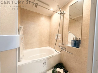 気密性と断熱性に優れ、外気の影響を受けにくく、浴室内の温度を一定に保ちやすいです。特に冬場は、暖房効率が高まり、快適なバスタイムを過ごせます。