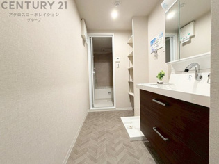 衣服の収納や脱ぎ着や整理整頓がしやすく、湿った衣類を乾燥させるスペースがありカビや臭いの発生を防ぎます。床の汚れを他の部屋に持ち込まず清潔を保つことができます。また快適な入浴環境の整備にも役立ちます。