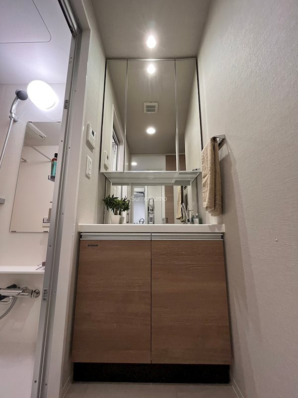 アーバネックス本町の洗面所|広い洗面スペース