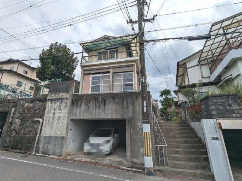 私市山手4丁目　中古一戸建ての前面道路含む現地写真|■物件内覧・資金計画相談・住宅ローン相談、リフォーム相談、お問合せ受付中■
※当日・翌日のご内覧、ご相談はお電話でのお問合せがスムーズです！