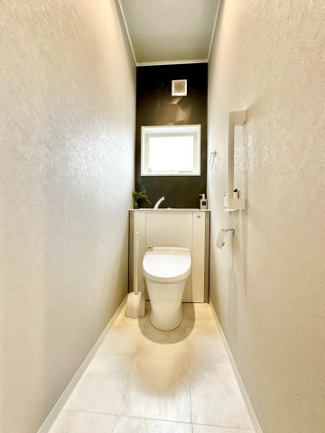 加古川市加古川町粟津のトイレ|少し奥行きのあるトイレで、圧迫感がありません♪