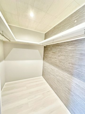 加古川市加古川町粟津の収納|大容量のウォークインクローゼットで、お部屋も広々と使えます♪