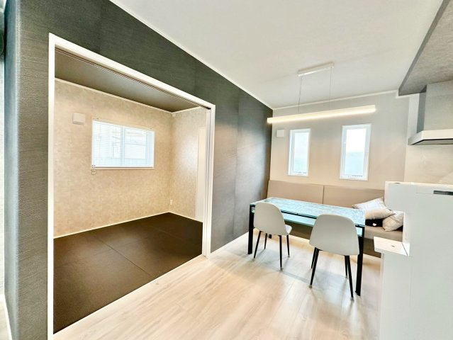 加古川市加古川町粟津の和室|リビングと和室が隣接しており繋げてお使いいただくと、より広々とした空間に♪