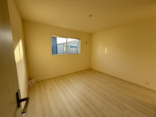リーブルガーデンS渋川市行幸田第2　1号棟の洋室|２階洋室１です！
