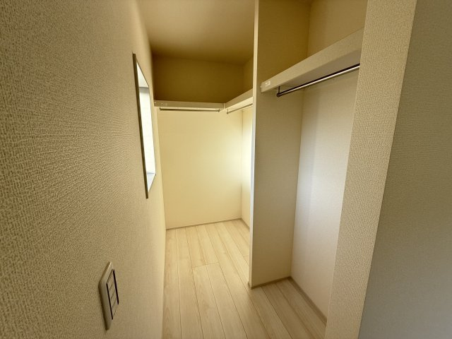 リーブルガーデンS渋川市行幸田第2　1号棟の収納|２階洋室１収納です！ウォークインクローゼットです♪