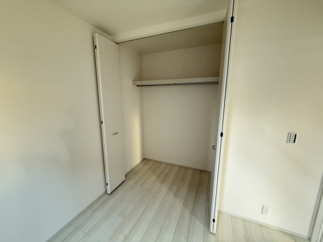 リーブルガーデンS渋川市行幸田第2　1号棟の収納|1階洋室にもたっぷり収納ついてます。