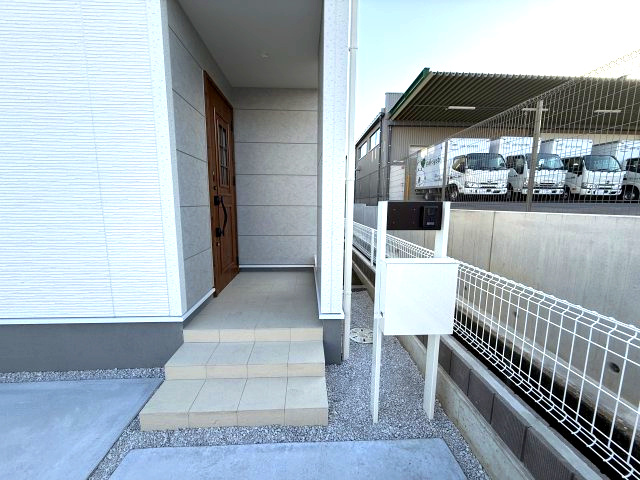 リーブルガーデンS渋川市行幸田第2　1号棟の収納|毎日通る玄関はこちらです