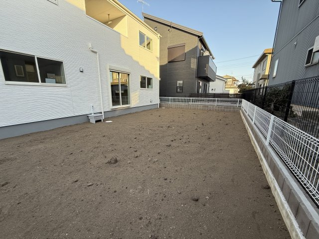 リーブルガーデンS渋川市行幸田第2　1号棟の庭|広々した南庭付きです♪家庭菜園も楽しめますよ！