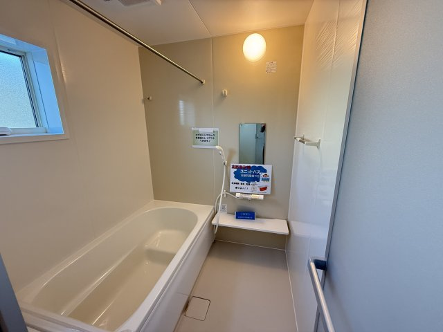 リーブルガーデンS渋川市行幸田第2　1号棟の浴室|１坪タイプのフルオートバスです！
足を延ばして入れる広さなので一日の疲れも癒されますよ♪
室内物干しや浴室乾燥機もあるのでお天気の悪い日にはランドリースペースとしてもご利用できます！