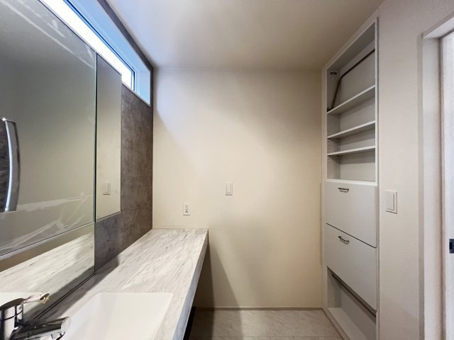 桜井市西之宮全2棟の洗面所|収納も充実した洗面室