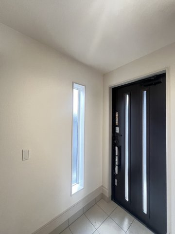 桜井市西之宮全2棟の玄関|明るい玄関です