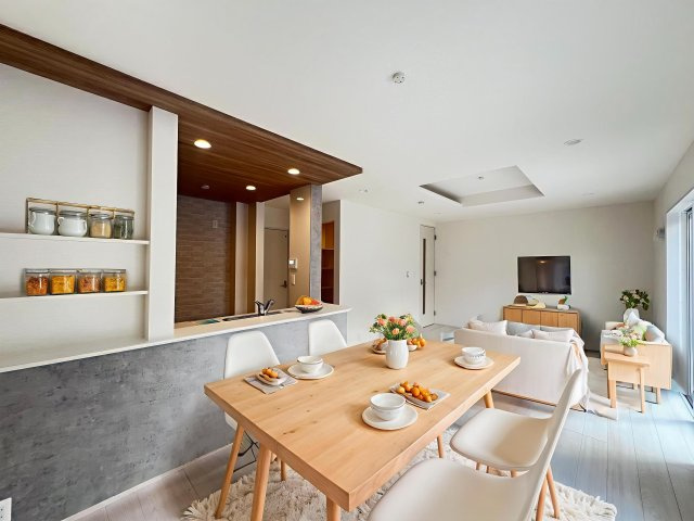 桜井市西之宮全2棟の居間・リビング|おしゃれなリビングです　この家具はAI生成によって配置されたものです