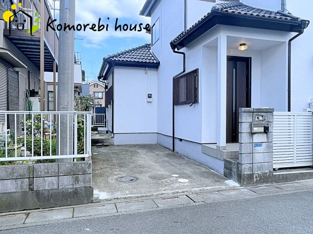 鴻巣市稲荷町　1期　中古一戸建ての駐車場|駐車場に車を止められます